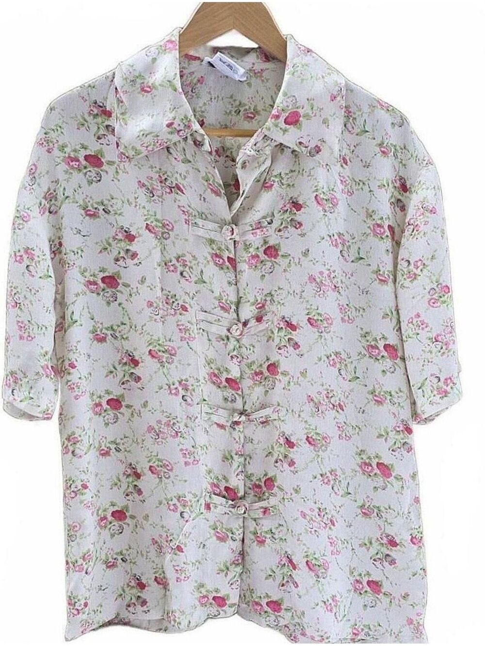 Ditsy Floral Short Sleeve Shirt I 90's Vintage Frog Closure Blouse.  Small